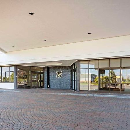 The Lux Hotel & Conference Center, Ascend Hotel Collection Waterloo Extérieur photo