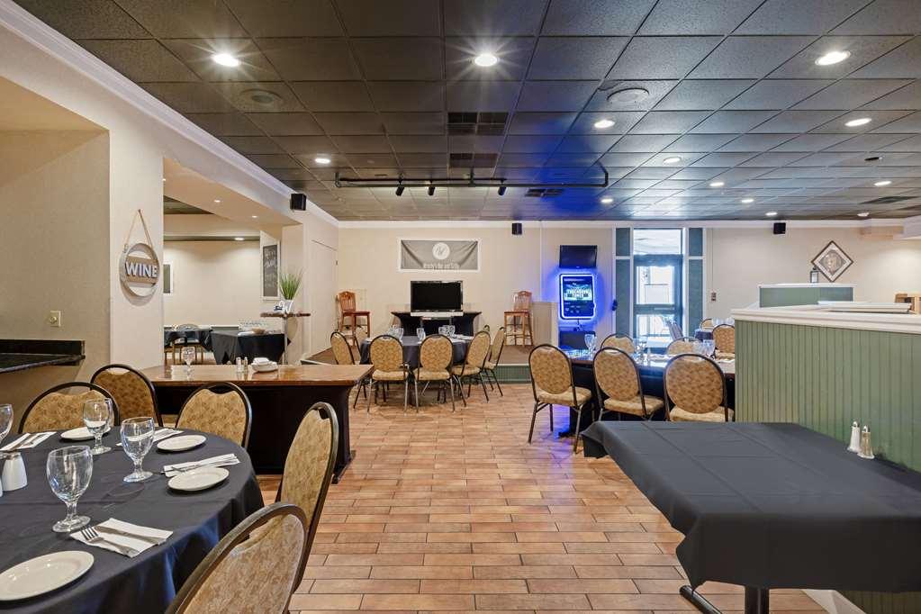 The Lux Hotel & Conference Center, Ascend Hotel Collection Waterloo Restaurant photo